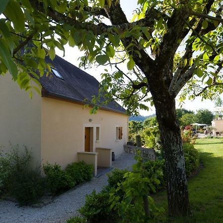 Gite Le Noyer - L'Ancien Vignoble Saint-Julien-de-Lampon Bagian luar foto